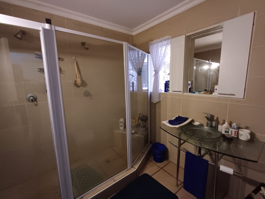 5 Bedroom Property for Sale in Kosmos North West